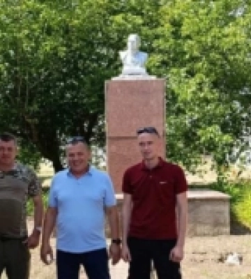 В окупованому селі на Херсонщині незаконна влада відновила пам’ятник Леніну