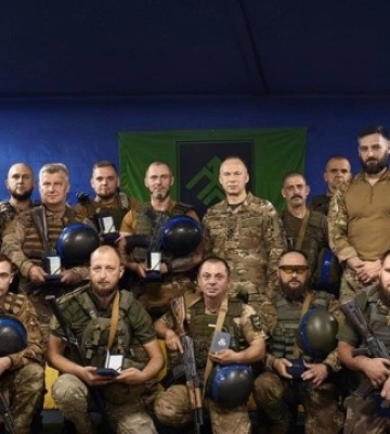 Сирський нагородив військових бригади Нацгвардії «Хартія» за оборону Вовчанська