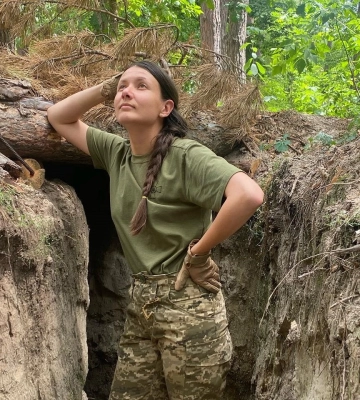 Змінила сцену на окоп: акторка Національного драмтеатру імені Лесі Українки вступила в лави ЗСУ