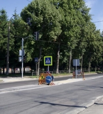 У Луцьку на Львівській встановили світлофор з «острівцем безпеки» 