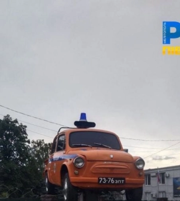 В Мелитополе оккупанты сорвали крест и установили на его место «горбатый» запорожец 