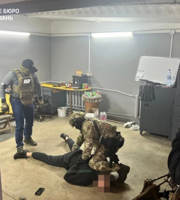 Син начальника Вінницького ТЦК за $20 тис. обіцяв ухилянтам &quot;пакет&quot; документів для виїзду за кордон, - ДБР. ВІДЕО+ФОТОрепортаж