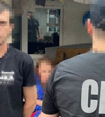 Жінка з неповнолітнім сином на замовлення росіян спалили авто військового