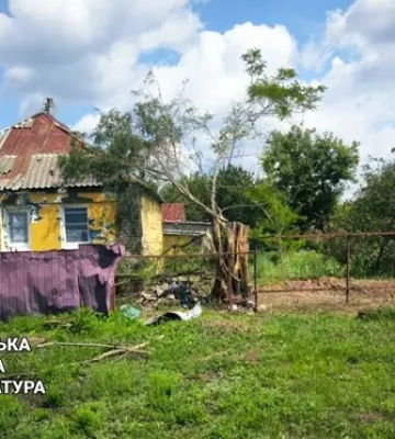 Оккупанты ударили по селу на Харьковщине, пострадал мужчина. Фото