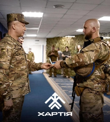 Сирський нагородив військових бригади Нацгвардії «Хартія» за оборону Вовчанська