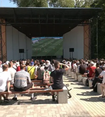 Як рівняни підтримували збірну України у фан-зоні в парку Шевченка (ВІДЕО)