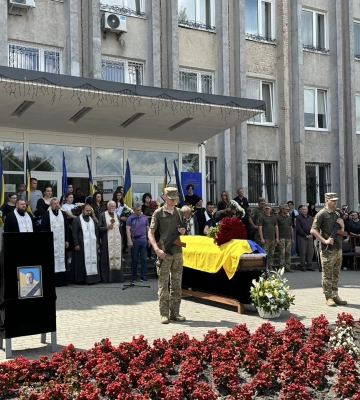 Без тата залишилася маленька донечка: на Волині попрощалися з 25-річним Героєм Владиславом Саковським. Фото