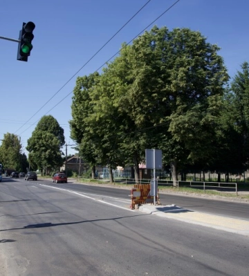 У Луцьку на Львівській встановили світлофор з «острівцем безпеки» 