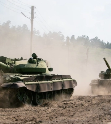 Росіяни кинули в бій танкові полки для виходу на кордони Луганської області