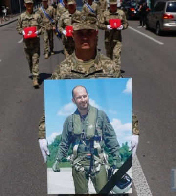 У Києві попрощалися з льотчиком 40-ї БрТА Валентином Коренчуком із позивним &quot;Бджоляр&quot;