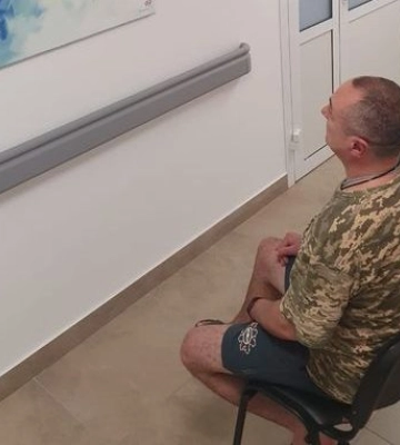 Грім та далекі вибухи викликали панічні атаки: медики Дніпра лікують пораненого захисника