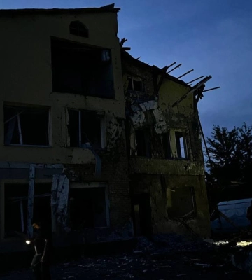 На Львівщині внаслідок нічної атаки російських «шахедів» поранено чоловіка, пошкоджено багатоповерховий будинок, - ФОТО