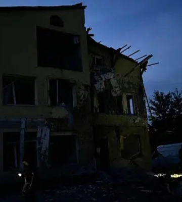 Обстріл Львівщини: є влучання у селі під Львовом та поранена людина