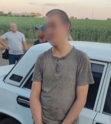 В Миколаєві спіймали зловмисника, який пошкодив шини на колесах авто