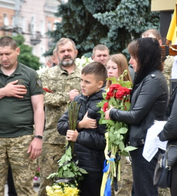 Чорний день у Луцьку: попрощалися одразу з двома Героями - Юрієм Дрофою та Вячеславом Овчаром