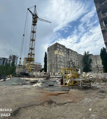 90 % зроблено: у Дніпрі завершують демонтаж секцій будинку, в який влучила ракета