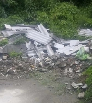 У Луцьку біля річкового порту виявили стихійне сміттєзвалище 