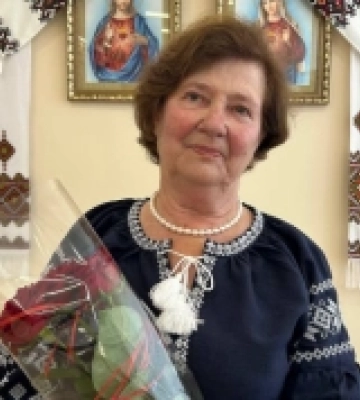 Вишивка довжиною у життя: Ганна Беряк презентувала виставку рушників та ікон в Ужгороді