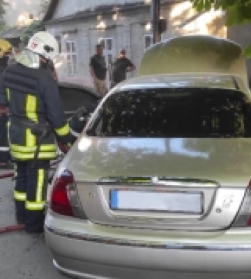 Берегівські пожежні рятувальники загасили пожежу в легковому авто