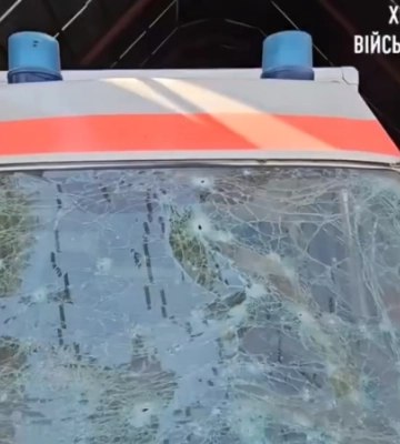 Всю ніч окупанти крили вогнем житлові квартали Херсона. Також пошкоджено лікарню та “швидкі”