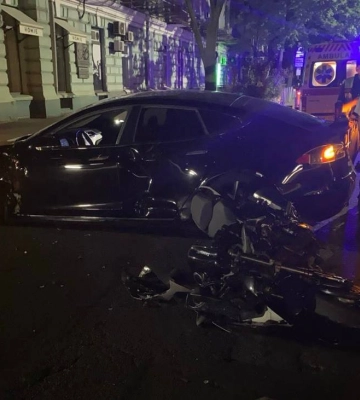 ДТП у центрі Дніпра: автомобіль зіткнувся з мотоциклістом