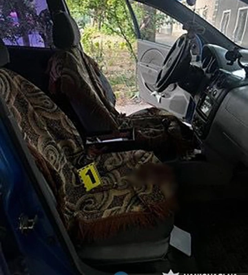 Юний одесит спробував викрасти авто знайомого і вдарив його ножем за відмову відвезти його додому