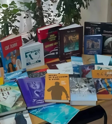 Письменники з Львівщини поповнили книгами бібліотеки Херсонщини 