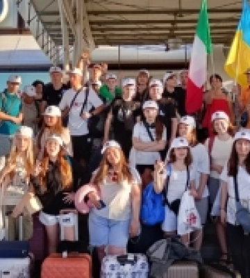 42 дитини захисників зі Львівщини вирушили в освітньо-туристичну подорож до Італії