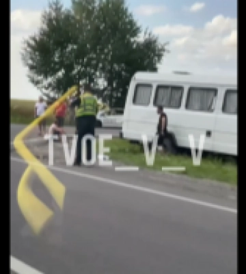 На Волині зіткнулися автобус та легковик: є постраждалі