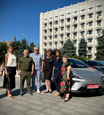 Медики Одещини отримали сучасні електромобілі для первинної меддопомоги