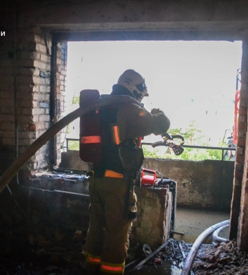 23 людей врятували пожежники з палаючої багатоповерхівки на Львівщині