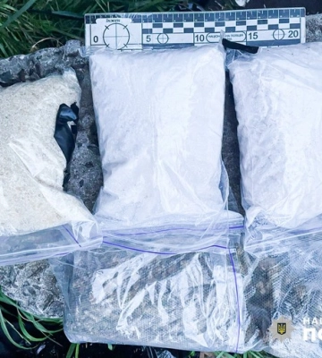 У Чернівцях взято під варту дівчину, підозрювану у зберіганні наркотиків з метою збуту у великих розмірах
