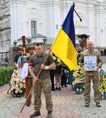 Прийшли дуже багато людей: у Луцьку попрощалися із Героєм Ігорем Приступою. Фото