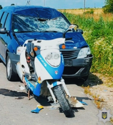 На Калущині у автопригоді травмувались керманич та пасажирка мопеда 