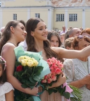 Як у Луцьку випускникам вручали медалі 