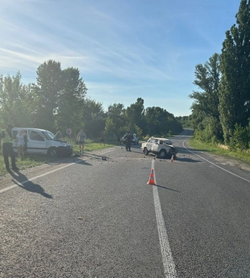 Водій “ниви” на черкаському перехресті врізався в “фольксваген”