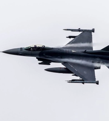 Можуть змінити правила гри: винищувачі F-16, які Україна отримає влітку, будуть стояти на захисті Харкова – The Guardian