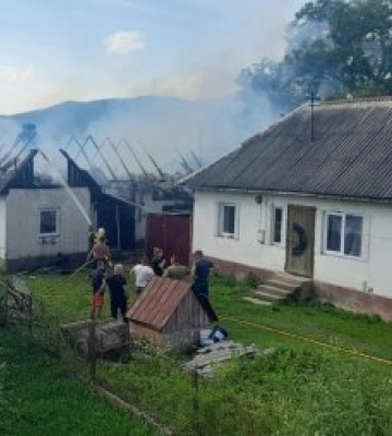 На Ужгородщині рятувальники ліквідовували пожежу