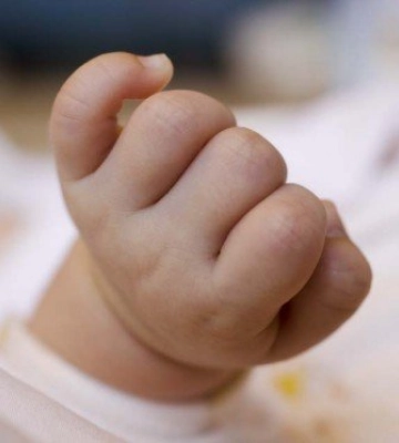 В один з пологових Дніпра підкинули шестимісячну дівчинку: що відомо