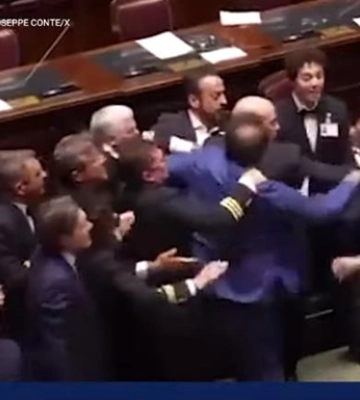 В Італії відсторонили від засідань 11 депутатів після бійки у парламенті