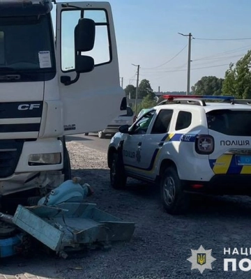 У Новояворівську після зіткнення з автівкою і вантажівкою загинув літній мотоцикліст