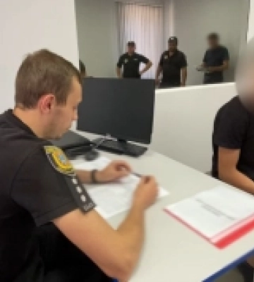 На Одещині підлітки за гроші підпалили мікроавтобус та позашляховик працівників ТЦК