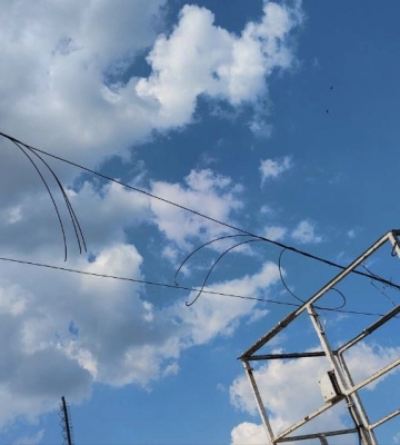 У Київській області внаслідок падіння уламків вирувала пожежа, пошкоджено підприємство