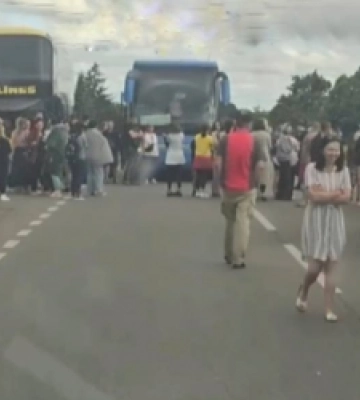  ДЕТАЛІ ІНЦИДЕНТУ ❗️ На Львівщині пасажири рейсового автобуса заблокували трасу