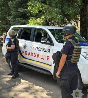 В Гуляйполе рашисты пытались атаковать FPV-дроном эвакуационный автомобиль полиции: пострадал правоохранитель. ФОТО