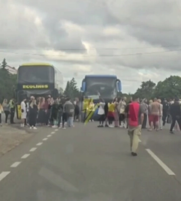 На Львівщині пасажири автобуса заблокували трасу через дії ТЦК
