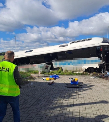 Автобус з українцями перекинувся у Польщі, постраждали 14 осіб