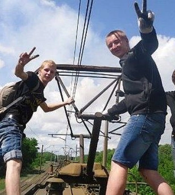 Селфіманія: криворіжців застерігають від небезпечного фотографування на потягах та вагонах