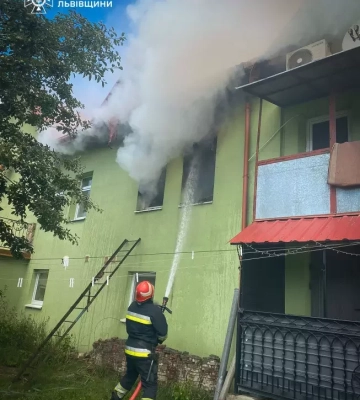 У Винниках горів житловий будинок, - ФОТО