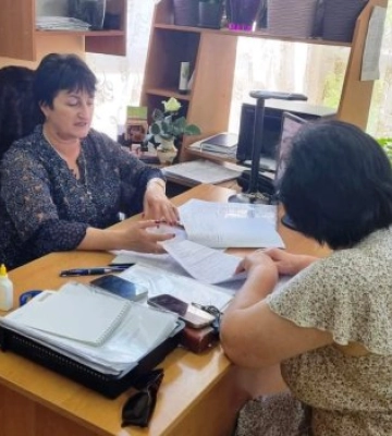 Працівники Тячівської ДПІ інформують платників про застосування норм податкового законодавства